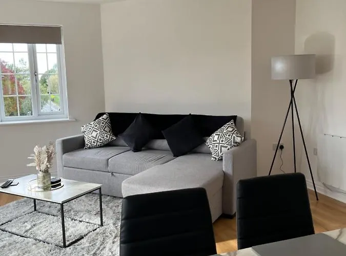 Beautiful & Parking * יורק